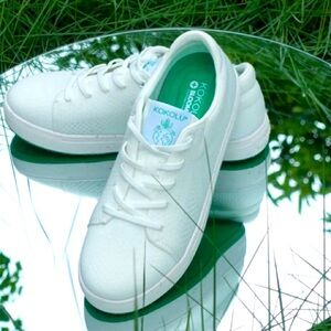 New Eco-Sneaker KOKOLU white Green sole worn once